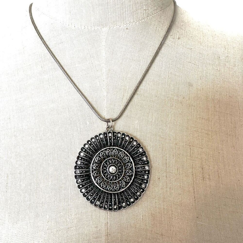 Grey circle rhinestone pendant necklace